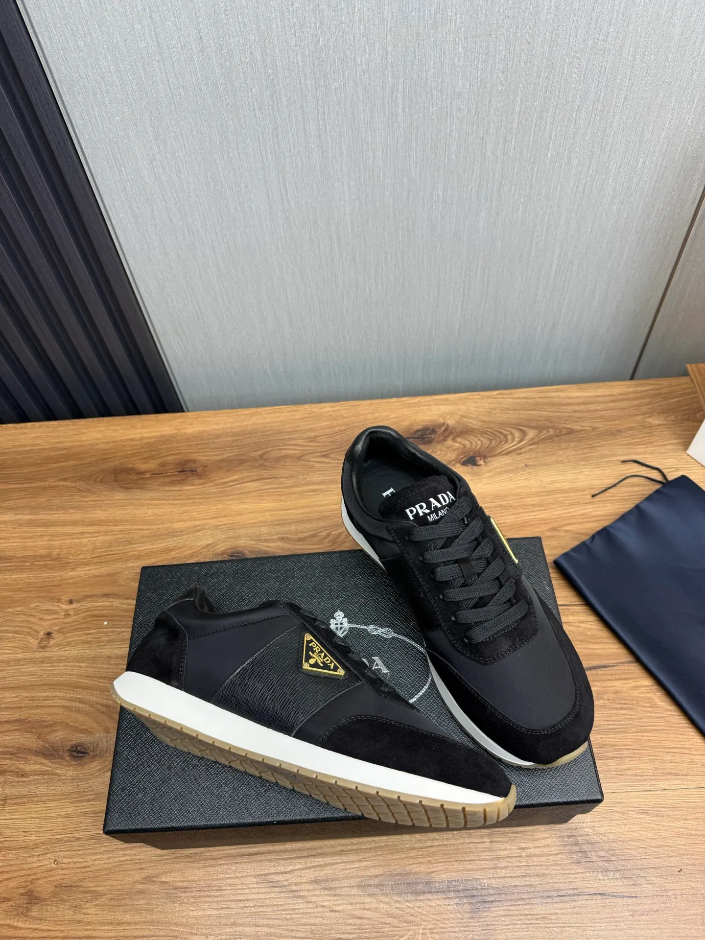 Men's shoes 💰740💰 [PRADA] New models synchronized with the official website, high-quality shipments ✔️Hot-sellers🔥 Original cowhide with imported waterproof fabric + cowhide lining, 1🆚1 replica, original bottom, 38-45 (men's 45 is custom-made and cannot be returned)